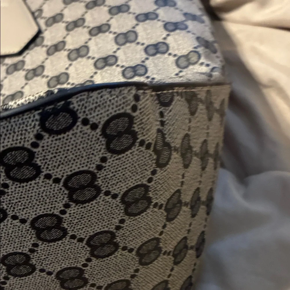 Beige and Black Tote Bag with wristlet - Picture 4 of 6